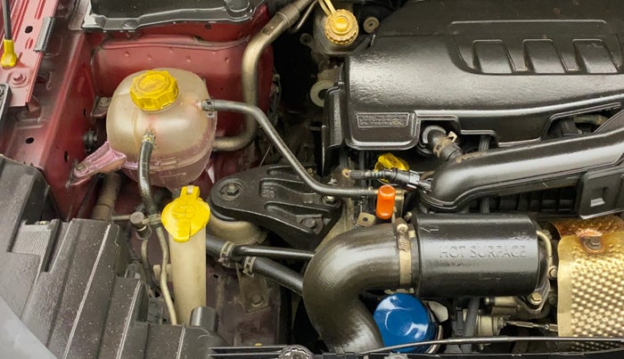 2019 Mahindra XUV300 W8(O) 1.2 PETROL DUAL TONE, Petrol, Manual, 77,682 km, Engine View - Right