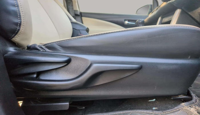 2022 Toyota Innova Crysta 2.4 G 8 STR, Diesel, Manual, 68,122 km, Driver Side Adjustment Panel