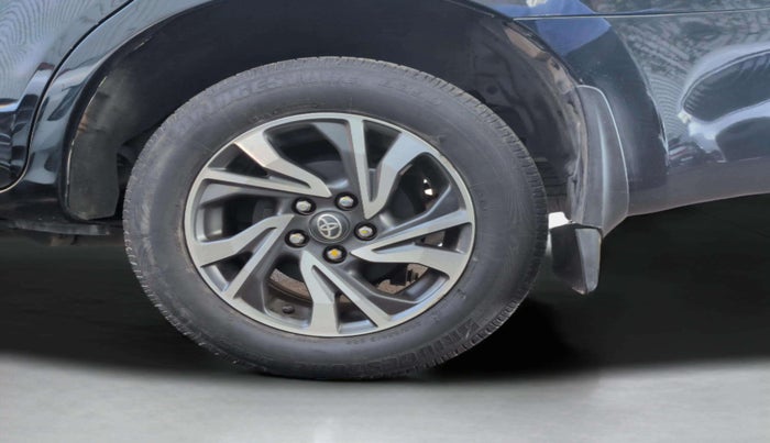 2022 Toyota Innova Crysta 2.4 G 8 STR, Diesel, Manual, 68,122 km, Left Rear Wheel