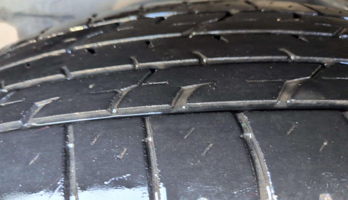 2022 Toyota Innova Crysta 2.4 G 8 STR, Diesel, Manual, 68,122 km, Right Front Tyre Tread