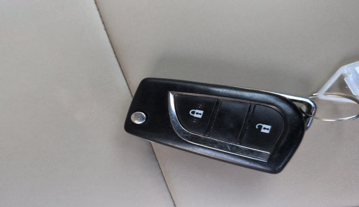 2022 Toyota Innova Crysta 2.4 G 8 STR, Diesel, Manual, 68,122 km, Key Close Up