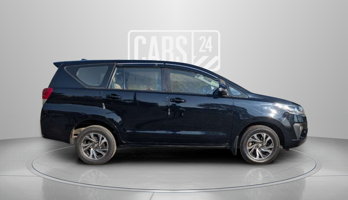 2022 Toyota Innova Crysta 2.4 G 8 STR, Diesel, Manual, 68,122 km, Right Side View
