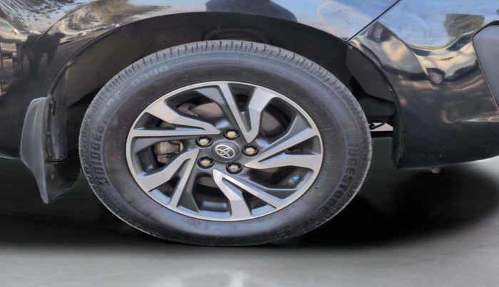 2022 Toyota Innova Crysta 2.4 G 8 STR, Diesel, Manual, 68,122 km, Right Front Wheel