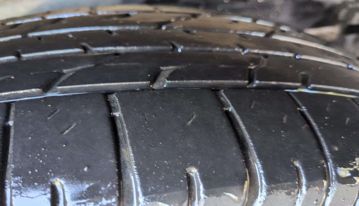 2022 Toyota Innova Crysta 2.4 G 8 STR, Diesel, Manual, 68,122 km, Left Front Tyre Tread