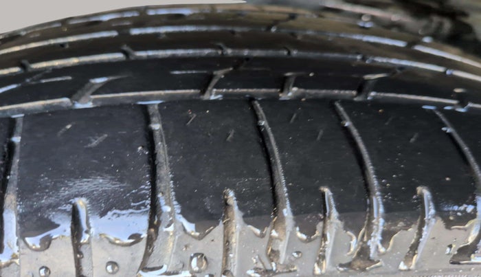 2022 Toyota Innova Crysta 2.4 G 8 STR, Diesel, Manual, 68,122 km, Right Rear Tyre Tread