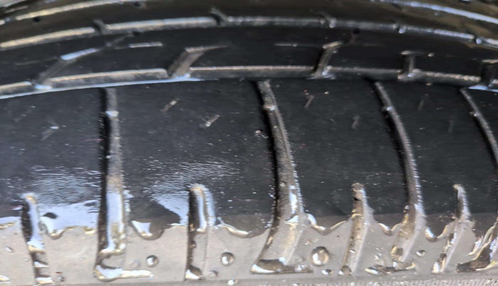 2022 Toyota Innova Crysta 2.4 G 8 STR, Diesel, Manual, 68,122 km, Left Rear Tyre Tread