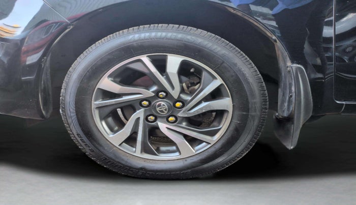 2022 Toyota Innova Crysta 2.4 G 8 STR, Diesel, Manual, 68,122 km, Left Front Wheel