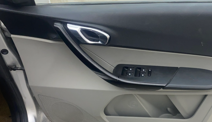 2016 Tata Tiago XZ PETROL, Petrol, Manual, 66,618 km, Driver Side Door Panels Control