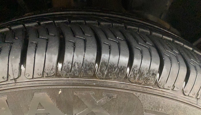 2015 Renault Lodgy 85 PS RXZ, Diesel, Manual, 1,37,572 km, Right Front Tyre Tread