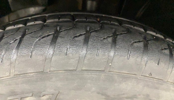 2015 Renault Lodgy 85 PS RXZ, Diesel, Manual, 1,37,572 km, Left Front Tyre Tread