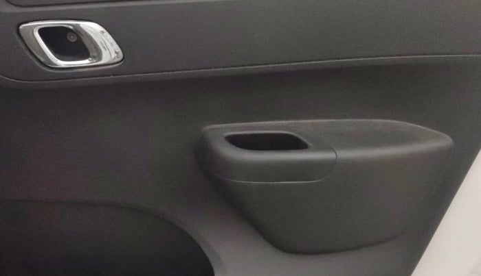 2019 Renault Kwid RXT 0.8 (O), Petrol, Manual, 93,218 km, Driver Side Door Panels Control