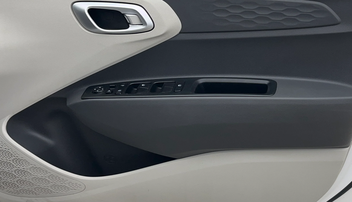 2023 Hyundai AURA SX 1.2 CNG, CNG, Manual, 12,690 km, Driver Side Door Panels Control