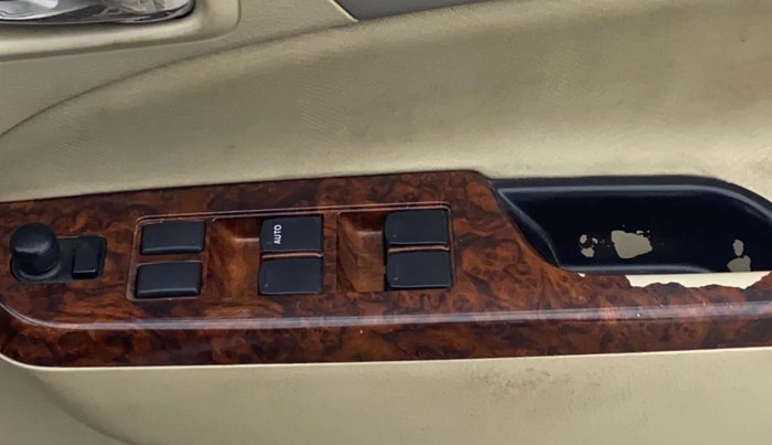 2016 Maruti Ertiga ZXI+, Petrol, Manual, 1,21,290 km, Driver Side Door Panels Control