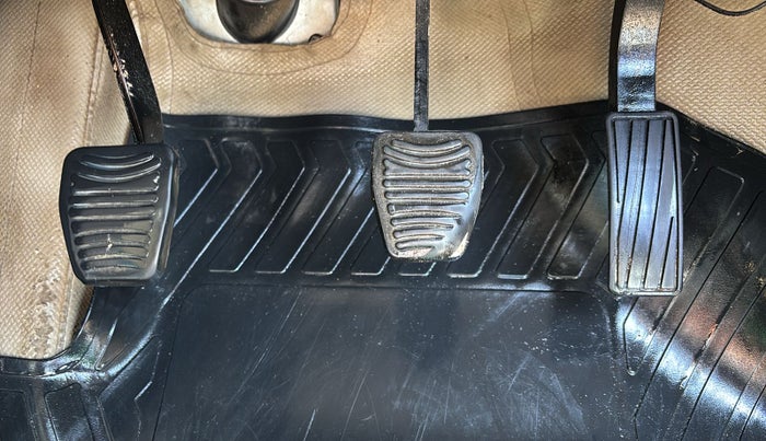 2018 Mahindra MARAZZO M6 8 STR, Diesel, Manual, 1,44,295 km, Pedals