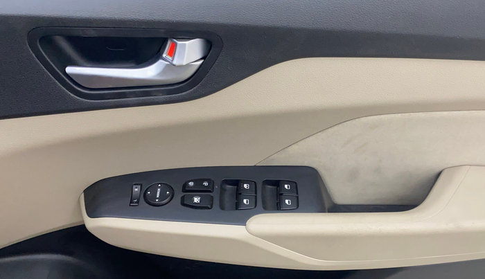 2017 Hyundai Verna 1.6 EX PETROL, Petrol, Manual, 42,658 km, Driver Side Door Panels Control