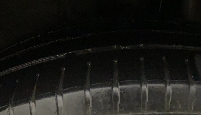 2022 KIA SONET HTK PLUS 1.2, CNG, Manual, 40,431 km, Left Rear Tyre Tread