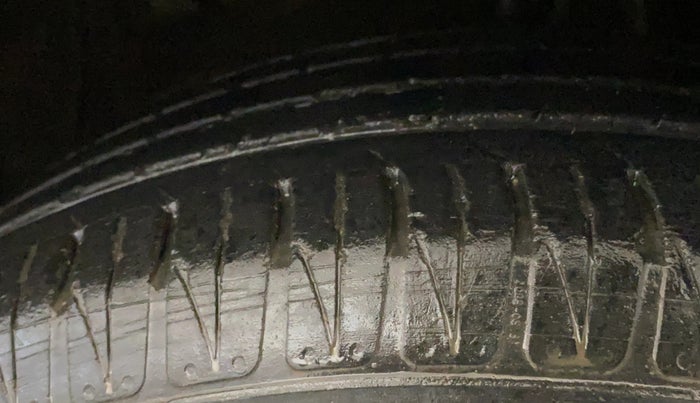 2022 KIA SONET HTK PLUS 1.2, CNG, Manual, 40,431 km, Right Front Tyre Tread