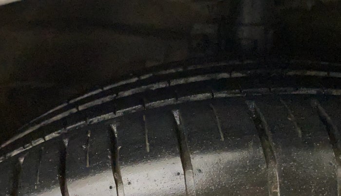 2018 Maruti Ciaz ZETA 1.4  AT PETROL, Petrol, Automatic, 72,881 km, Right Front Tyre Tread