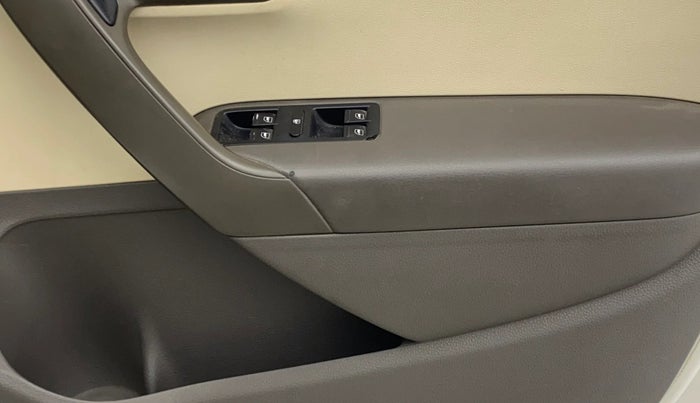 2015 Volkswagen Vento HIGHLINE DIESEL 1.5, Diesel, Manual, 1,04,054 km, Driver Side Door Panels Control