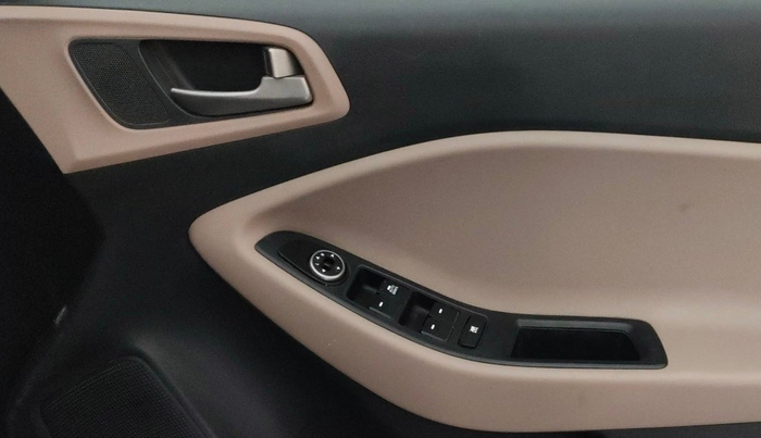 2016 Hyundai Elite i20 MAGNA 1.2, Petrol, Manual, 64,082 km, Driver Side Door Panels Control