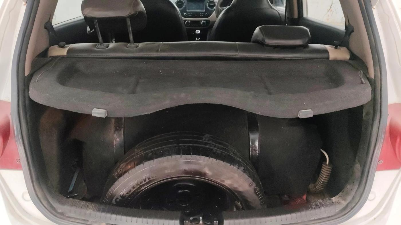 2019 Hyundai Grand i10 ASTA 1.2 KAPPA VTVT, CNG, Manual, 69,466 km, Boot Inside