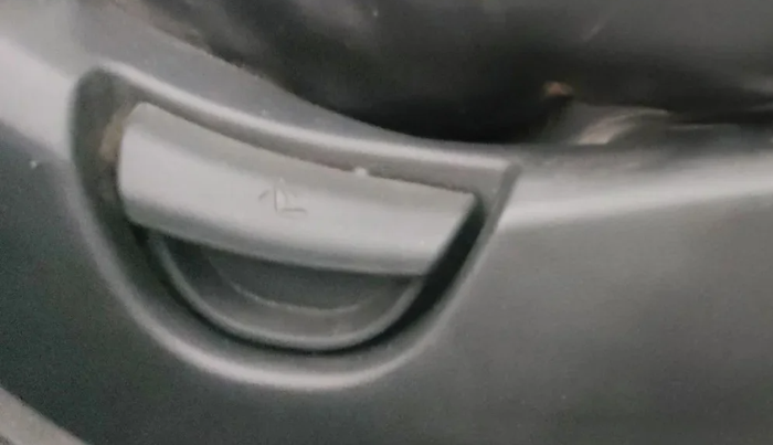 2019 Hyundai Grand i10 ASTA 1.2 KAPPA VTVT, CNG, Manual, 68,723 km, Driver Side Adjustment Panel