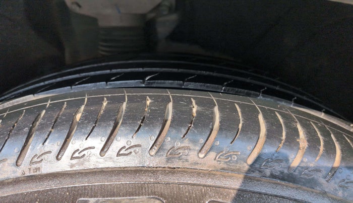 2023 Hyundai Tucson SIGNATURE 2.0 AT DIESEL, Diesel, Automatic, 65,583 km, Left Front Tyre Tread