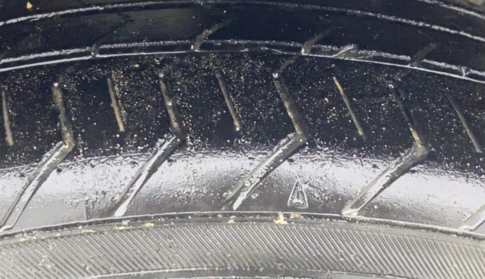 2019 Hyundai Elite i20 SPORTZ PLUS  1.2 CVT, Petrol, Automatic, 1,36,954 km, Left Front Tyre Tread