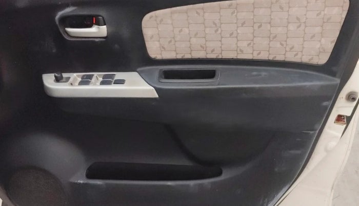 2016 Maruti Wagon R 1.0 VXI (O) AMT, Petrol, Automatic, 1,11,583 km, Driver Side Door Panels Control