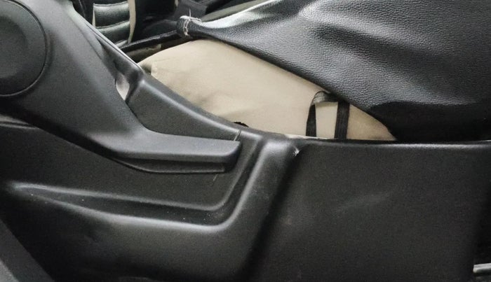 2021 Maruti New Wagon-R LXI CNG 1.0, CNG, Manual, 1,43,837 km, Driver Side Adjustment Panel