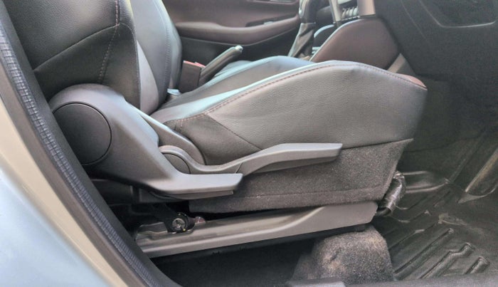 2022 Maruti Grand Vitara ALPHA SMART HYBRID AT, Petrol, Automatic, 31,545 km, Driver Side Adjustment Panel