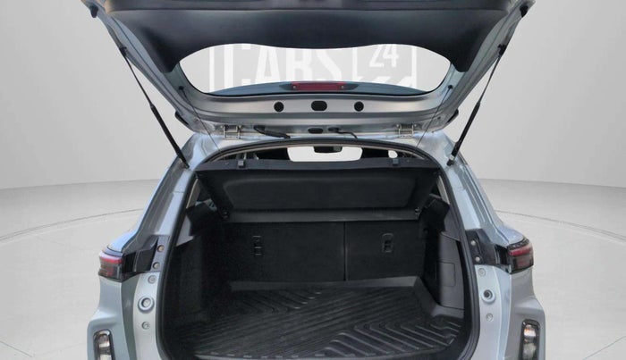 2022 Maruti Grand Vitara ALPHA SMART HYBRID AT, Petrol, Automatic, 31,545 km, Boot Door Open