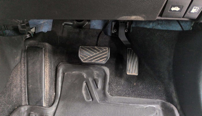 2022 Maruti Grand Vitara ALPHA SMART HYBRID AT, Petrol, Automatic, 31,545 km, Pedals