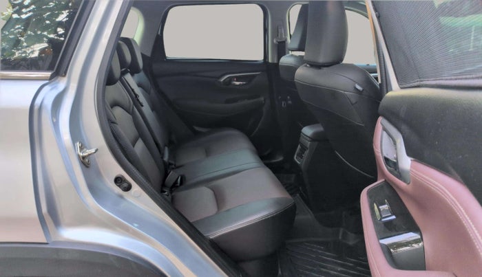 2022 Maruti Grand Vitara ALPHA SMART HYBRID AT, Petrol, Automatic, 31,545 km, Right Side Rear Door Cabin