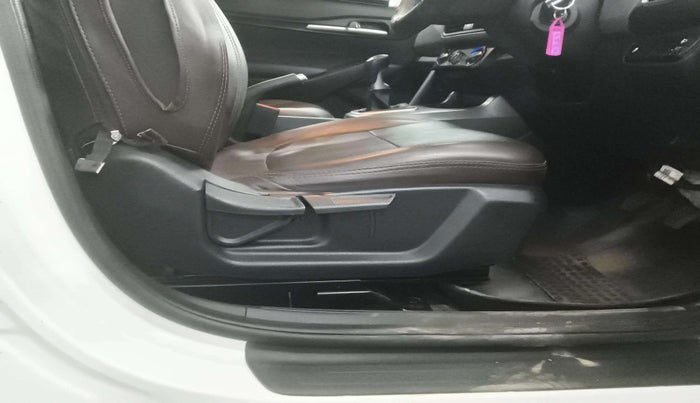 2023 KIA SELTOS  HTE 1.5 PETROL MT, Petrol, Manual, 49,208 km, Driver Side Adjustment Panel