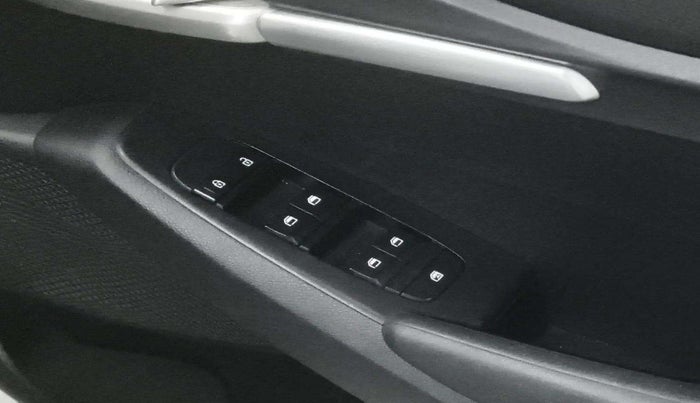 2023 KIA SELTOS  HTE 1.5 PETROL MT, Petrol, Manual, 49,208 km, Driver Side Door Panels Control