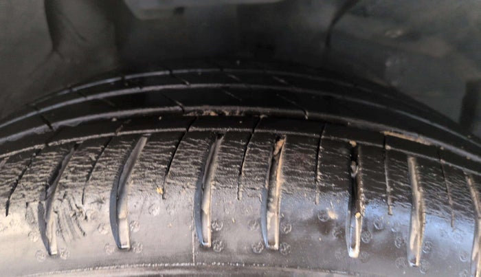 2021 MG HECTOR SHARP 1.5 DCT PETROL, Petrol, Automatic, 17,568 km, Left Front Tyre Tread