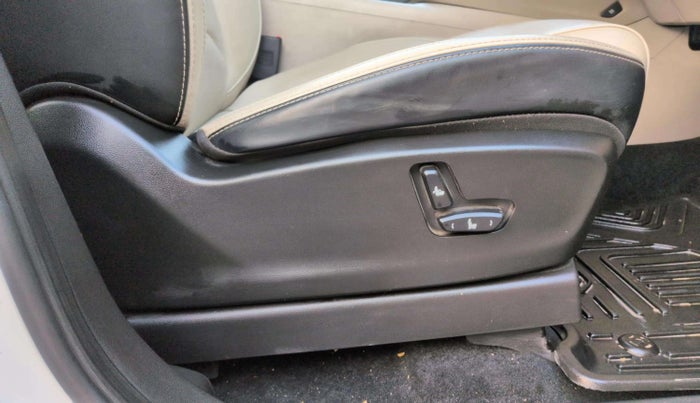 2021 MG HECTOR SHARP 1.5 DCT PETROL, Petrol, Automatic, 17,568 km, Driver Side Adjustment Panel