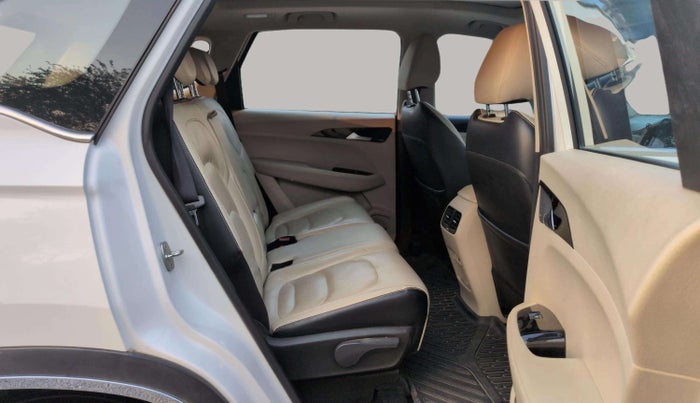 2021 MG HECTOR SHARP 1.5 DCT PETROL, Petrol, Automatic, 17,568 km, Right Side Rear Door Cabin