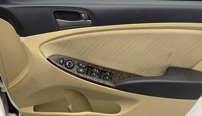 2016 Hyundai Verna 1.6 VTVT SX, Petrol, Manual, 98,255 km, Driver Side Door Panels Control