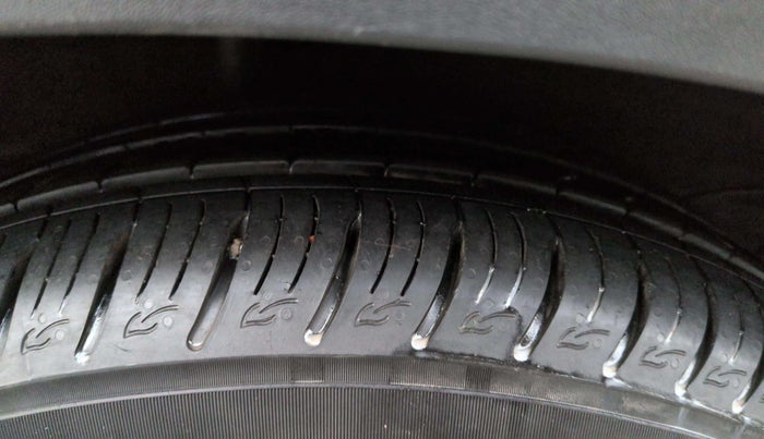 2024 KIA SONET GTX Plus 1.0 Turbo Petrol DCT Dual Tone, Petrol, Automatic, 10,933 km, Left Front Tyre Tread