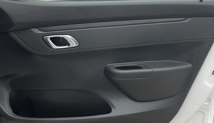 2018 Renault Kwid RXT 1.0 AMT (O), Petrol, Automatic, 24,947 km, Driver Side Door Panels Control