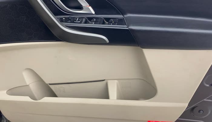 2016 Mahindra XUV500 W10 AWD AT, Diesel, Automatic, 91,250 km, Driver Side Door Panels Control