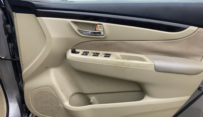 2016 Maruti Ciaz VDI+ SHVS, Diesel, Manual, 1,18,363 km, Driver Side Door Panels Control