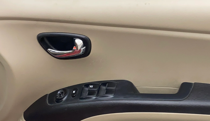 2013 Hyundai i10 SPORTZ 1.2 AT, Petrol, Automatic, 21,592 km, Driver Side Door Panels Control