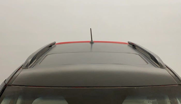 2020 Mahindra XUV300 W8 1.5 DIESEL, Diesel, Manual, 91,617 km, Moonroof/ Sunroof