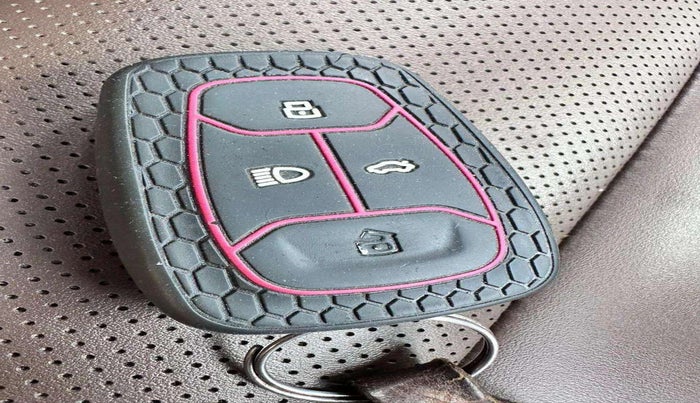 2022 Tata Harrier XZA PLUS 2.0L, Diesel, Automatic, 66,992 km, Key Close Up