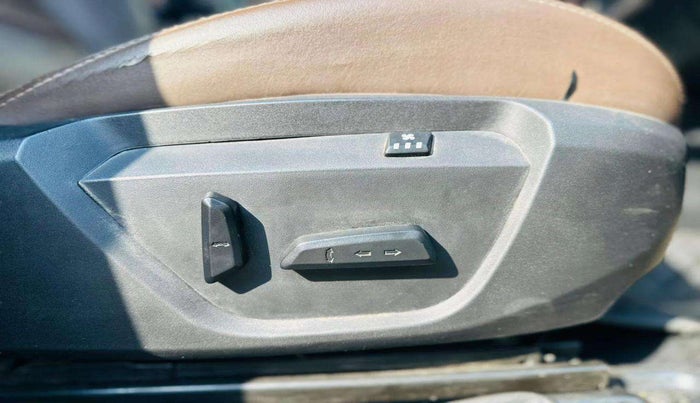 2022 Tata Harrier XZA PLUS 2.0L, Diesel, Automatic, 66,992 km, Driver Side Adjustment Panel