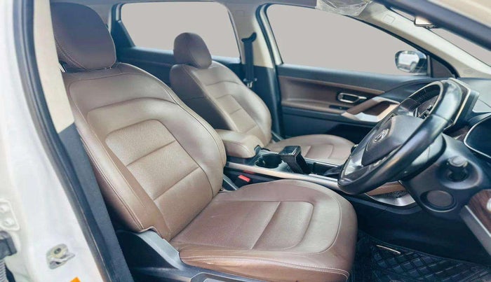 2022 Tata Harrier XZA PLUS 2.0L, Diesel, Automatic, 66,992 km, Right Side Front Door Cabin