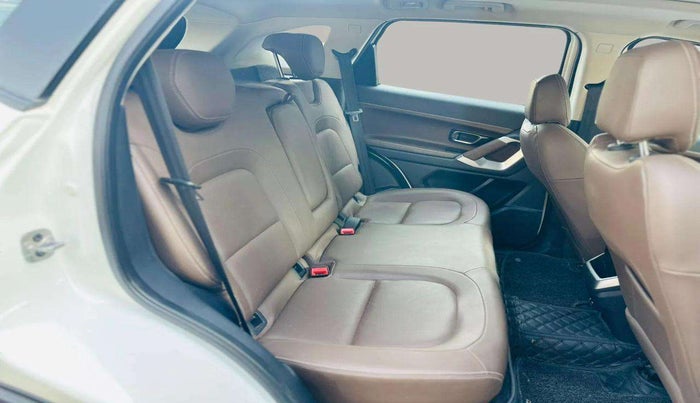 2022 Tata Harrier XZA PLUS 2.0L, Diesel, Automatic, 66,992 km, Right Side Rear Door Cabin